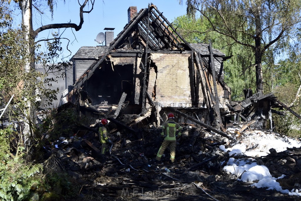 Grossfeuer Einfamilienhaus Siegburg Muehlengrabenstr P1359.JPG - Miklos Laubert